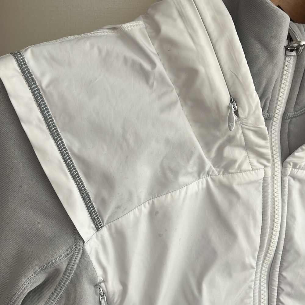 Lululemon Snug Sprinter Jacket - Picture 10 of 10